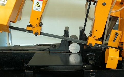 蒙山数控带锯床自动送料精度会出现偏差吗？